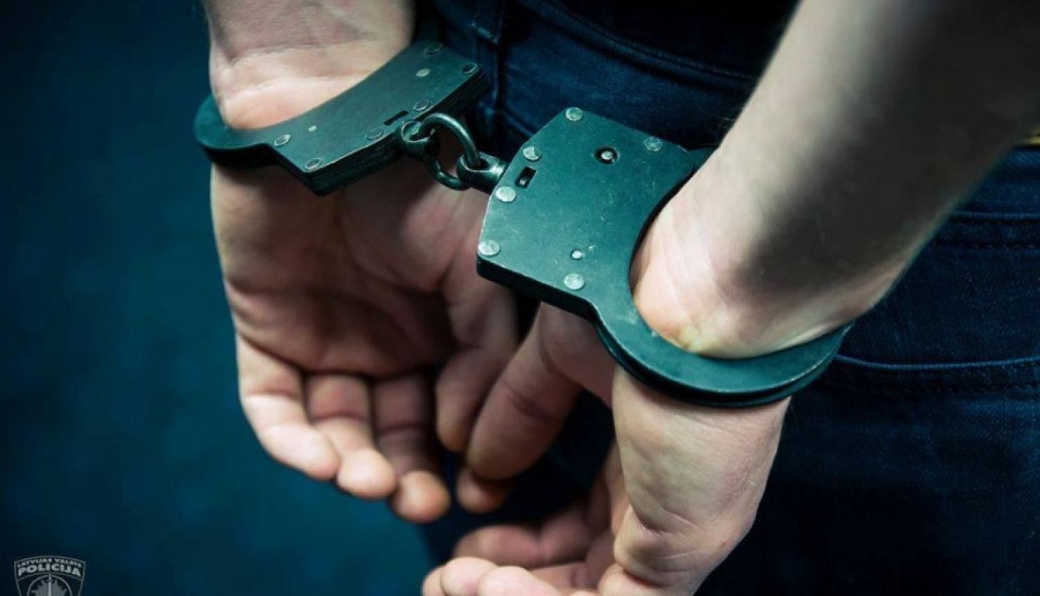 Valsts policija pabeidz izmeklēšanu kriminālprocesā par laupīšanām Liepājā