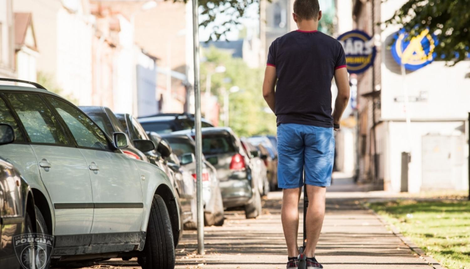 Jūrmalā elektroskūteru nomas servisā notikusi krāpšana; aizturētas divas personas