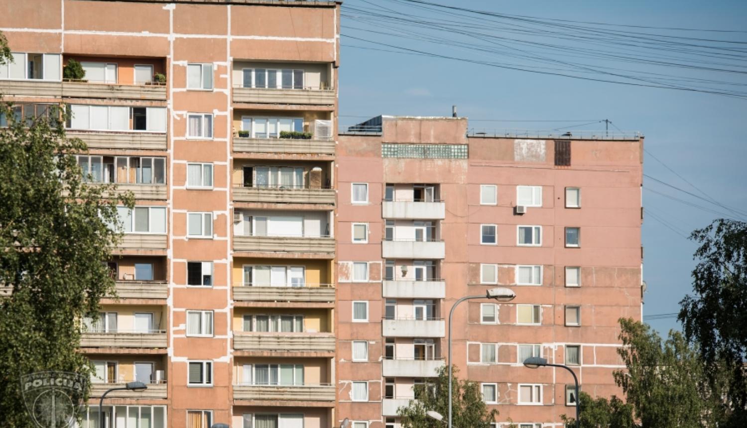 Aizturot divus rūdītus Rīgas dzīvokļu apzadzējus, policija atklāj 25 noziegumu epizodes